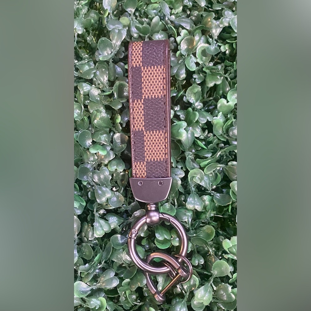BRAND NEW WITH TAGS Brown Checkered Faux Leather Keychain